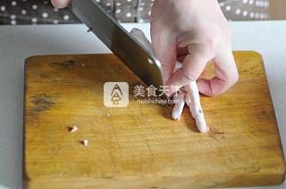 追剧最佳零食泡椒凤爪的做法步骤：1